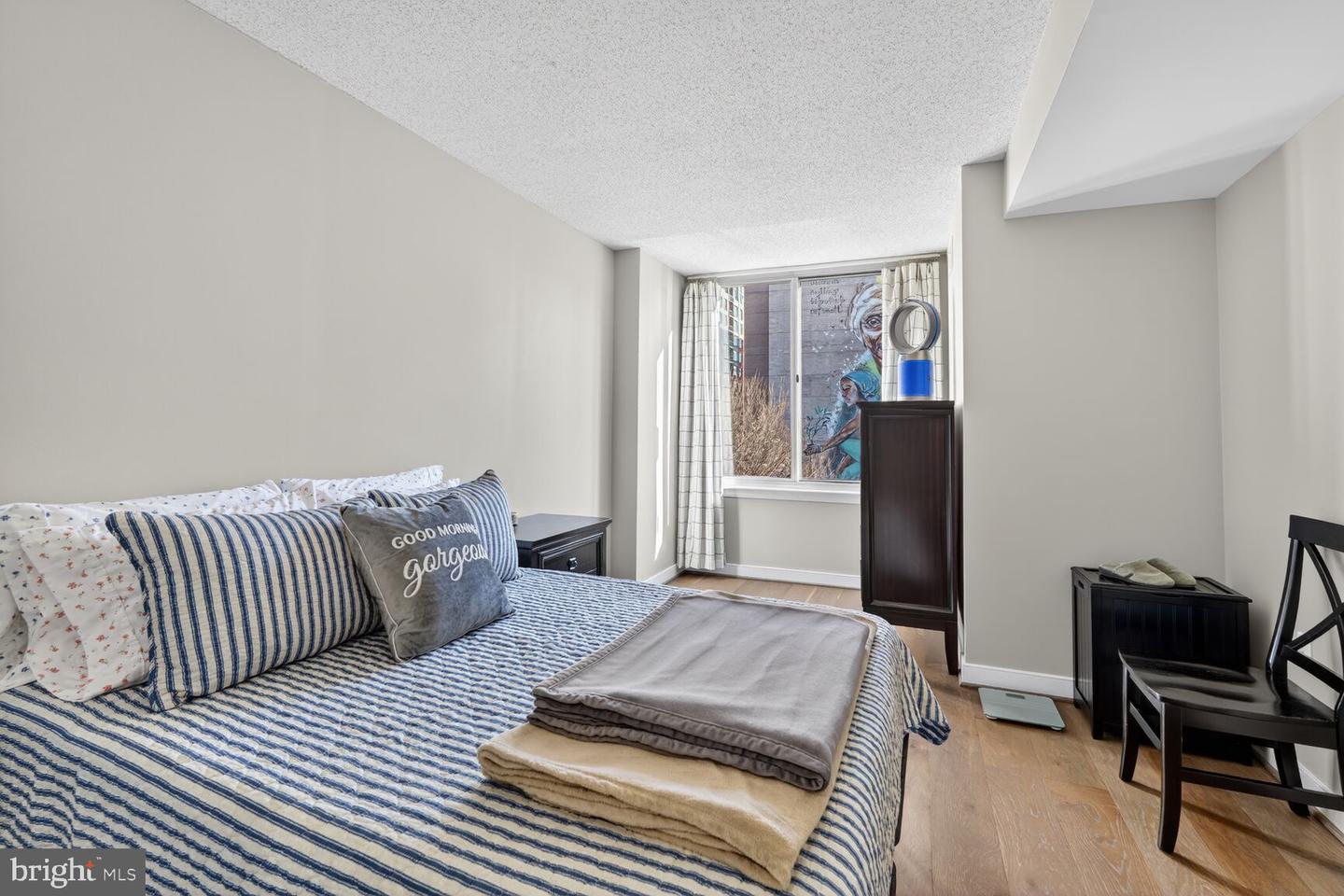 555 MASSACHUSETTS AVE NW #406, WASHINGTON, District Of Columbia 20001, 1 Bedroom Bedrooms, ,1 BathroomBathrooms,Residential,For sale,555 MASSACHUSETTS AVE NW #406,DCDC2226998 MLS # DCDC2226998