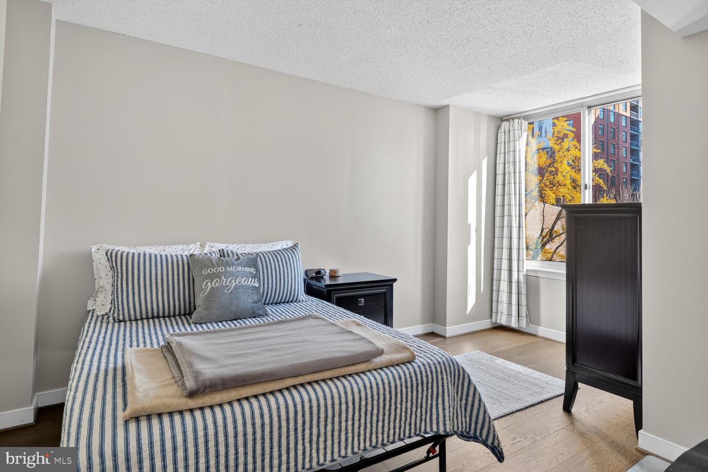 555 MASSACHUSETTS AVE NW #406, WASHINGTON, District Of Columbia 20001, 1 Bedroom Bedrooms, ,1 BathroomBathrooms,Residential,For sale,555 MASSACHUSETTS AVE NW #406,DCDC2226998 MLS # DCDC2226998