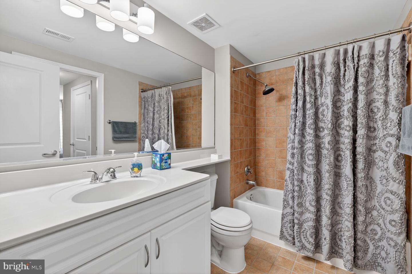 555 MASSACHUSETTS AVE NW #406, WASHINGTON, District Of Columbia 20001, 1 Bedroom Bedrooms, ,1 BathroomBathrooms,Residential,For sale,555 MASSACHUSETTS AVE NW #406,DCDC2226998 MLS # DCDC2226998