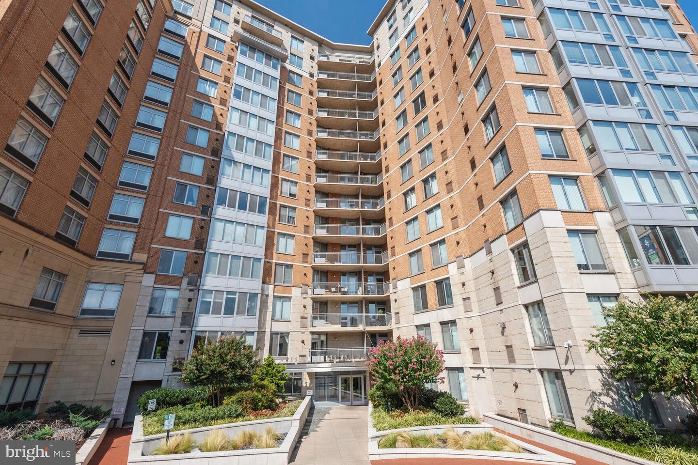 555 MASSACHUSETTS AVE NW #406, WASHINGTON, District Of Columbia 20001, 1 Bedroom Bedrooms, ,1 BathroomBathrooms,Residential,For sale,555 MASSACHUSETTS AVE NW #406,DCDC2226998 MLS # DCDC2226998