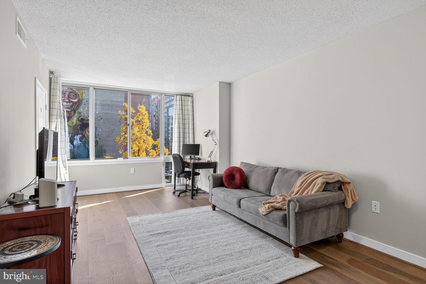 555 MASSACHUSETTS AVE NW #406, WASHINGTON, District Of Columbia 20001, 1 Bedroom Bedrooms, ,1 BathroomBathrooms,Residential,For sale,555 MASSACHUSETTS AVE NW #406,DCDC2226998 MLS # DCDC2226998