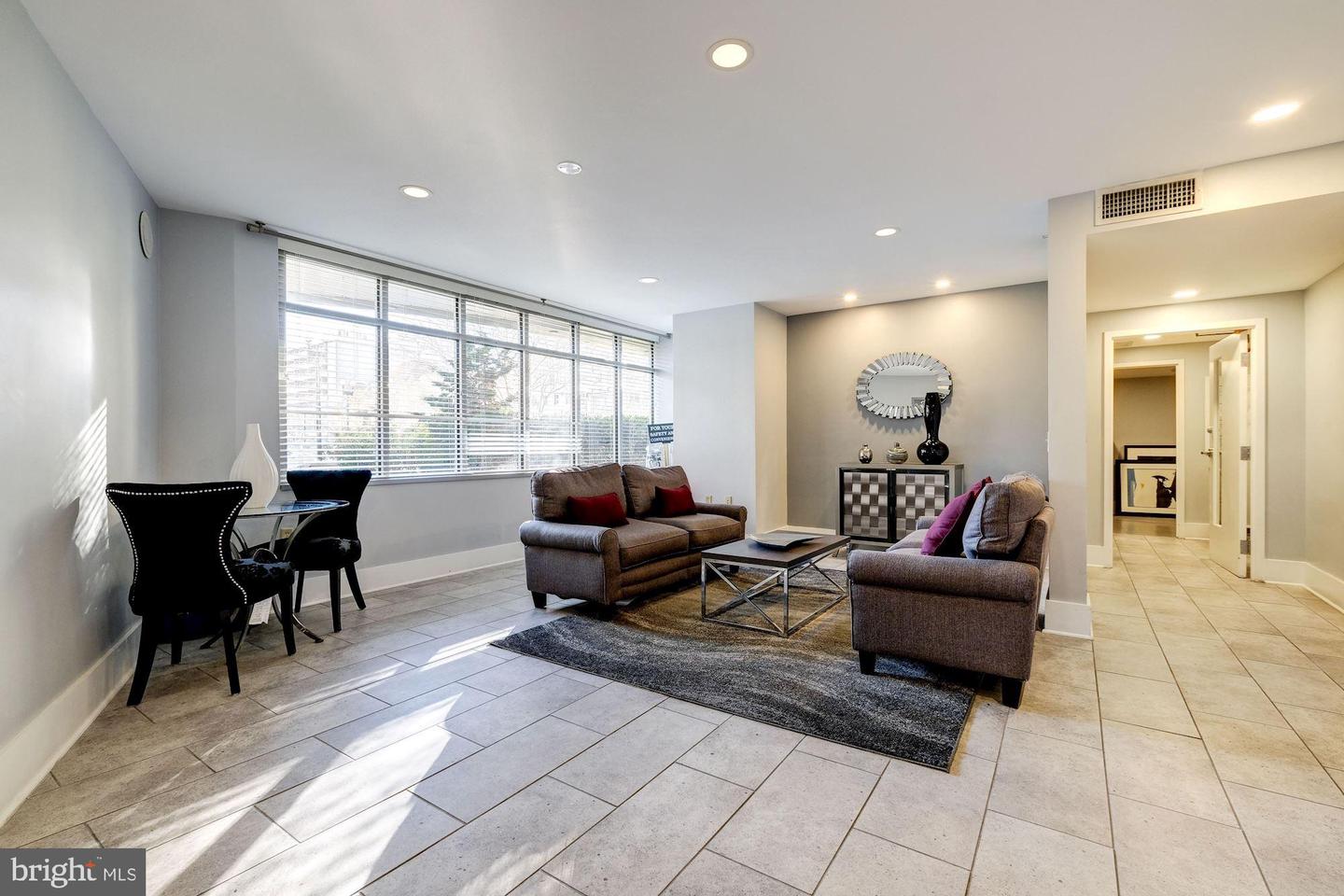 555 MASSACHUSETTS AVE NW #406, WASHINGTON, District Of Columbia 20001, 1 Bedroom Bedrooms, ,1 BathroomBathrooms,Residential,For sale,555 MASSACHUSETTS AVE NW #406,DCDC2226998 MLS # DCDC2226998