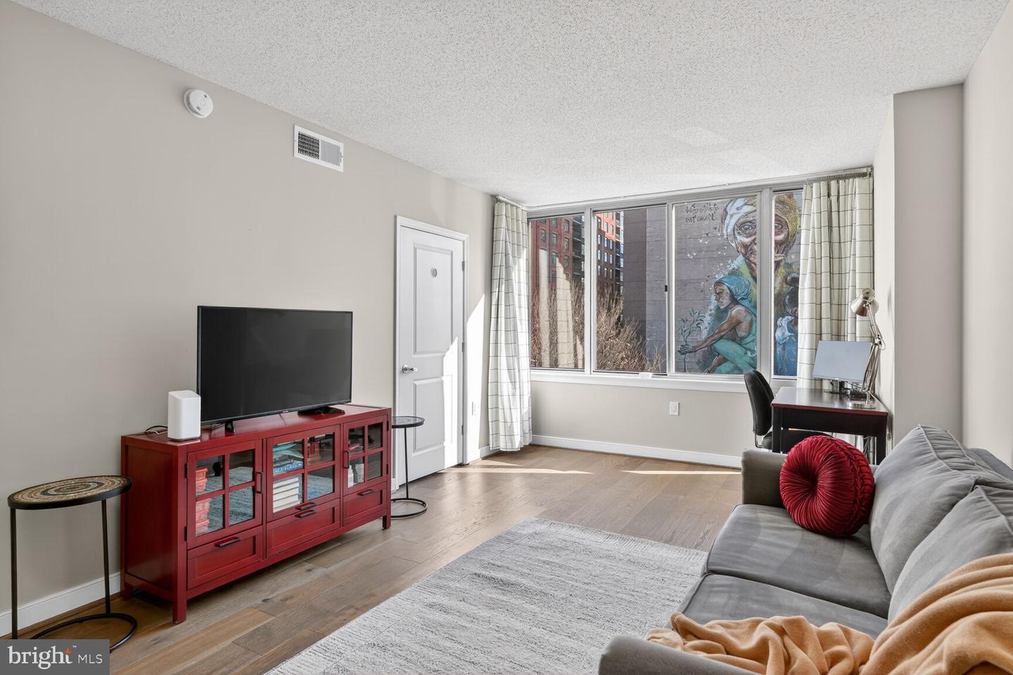 555 MASSACHUSETTS AVE NW #406, WASHINGTON, District Of Columbia 20001, 1 Bedroom Bedrooms, ,1 BathroomBathrooms,Residential,For sale,555 MASSACHUSETTS AVE NW #406,DCDC2226998 MLS # DCDC2226998