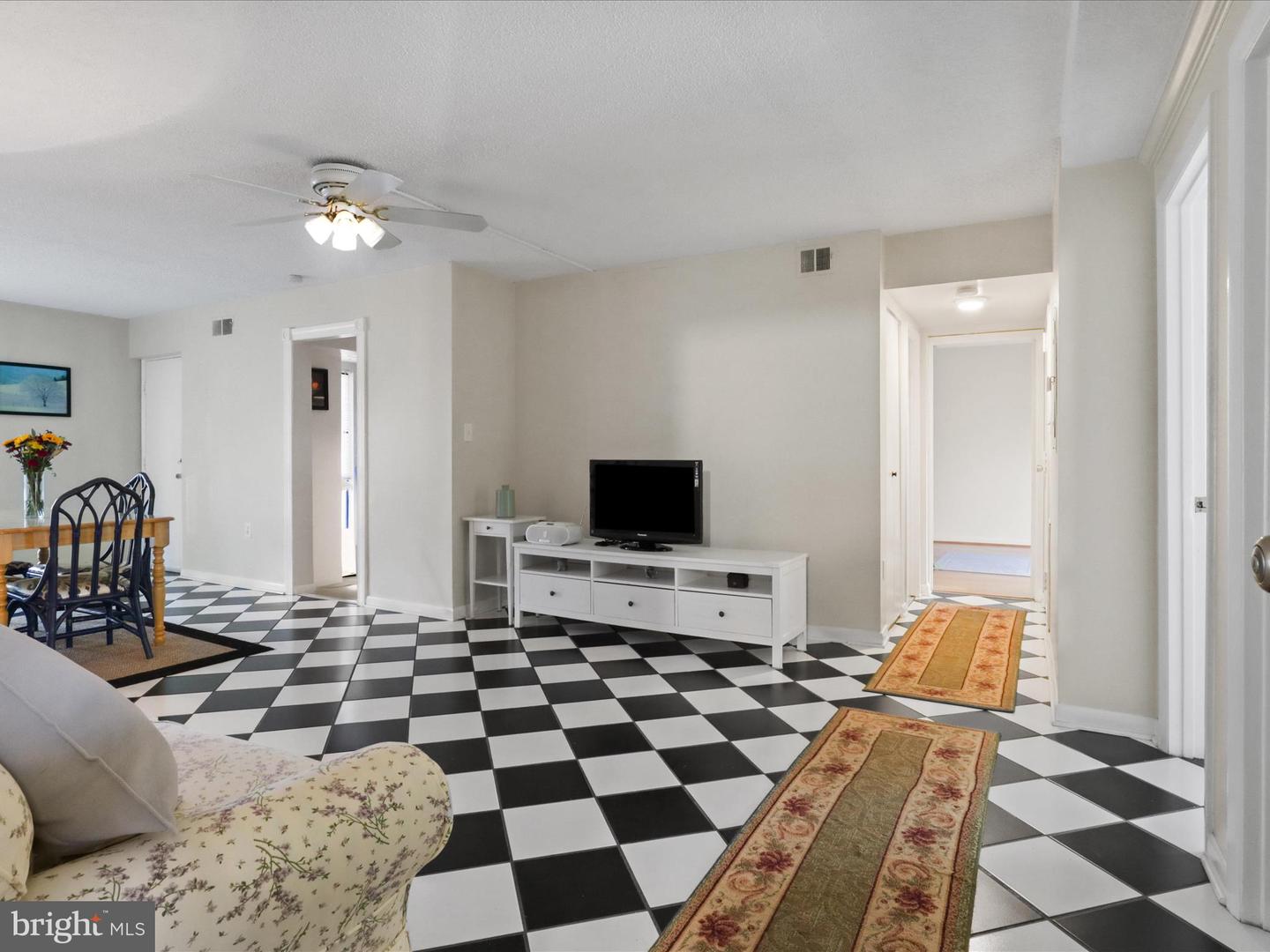 8607-D VILLAGE WAY #07/8607D, ALEXANDRIA, Virginia 22309, 3 Bedrooms Bedrooms, ,2 BathroomsBathrooms,Residential,For sale,8607-D VILLAGE WAY #07/8607D,VAFX2274696 MLS # VAFX2274696