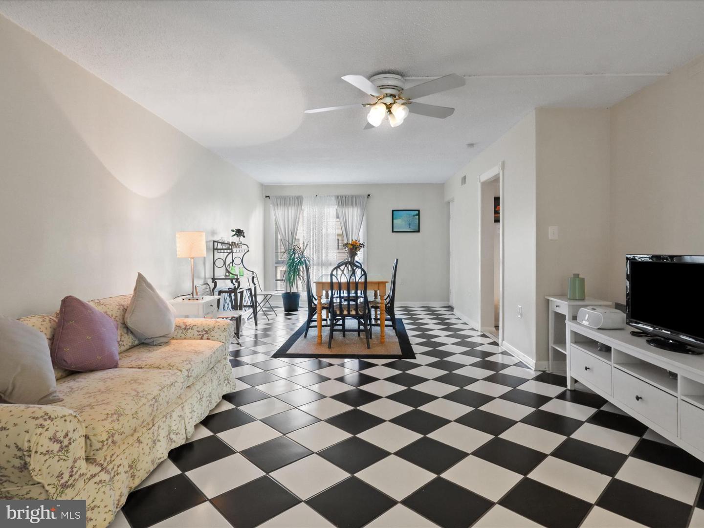 8607-D VILLAGE WAY #07/8607D, ALEXANDRIA, Virginia 22309, 3 Bedrooms Bedrooms, ,2 BathroomsBathrooms,Residential,For sale,8607-D VILLAGE WAY #07/8607D,VAFX2274696 MLS # VAFX2274696