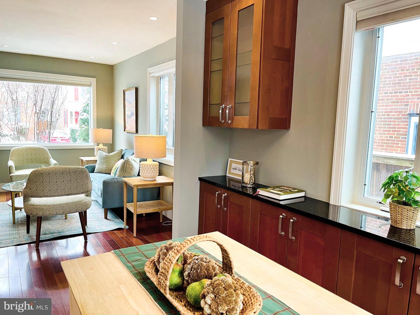 5-A CUSTIS AVE E, ALEXANDRIA, Virginia 22301, 3 Bedrooms Bedrooms, ,2 BathroomsBathrooms,Residential,For sale,5-A CUSTIS AVE E,VAAX2051080 MLS # VAAX2051080