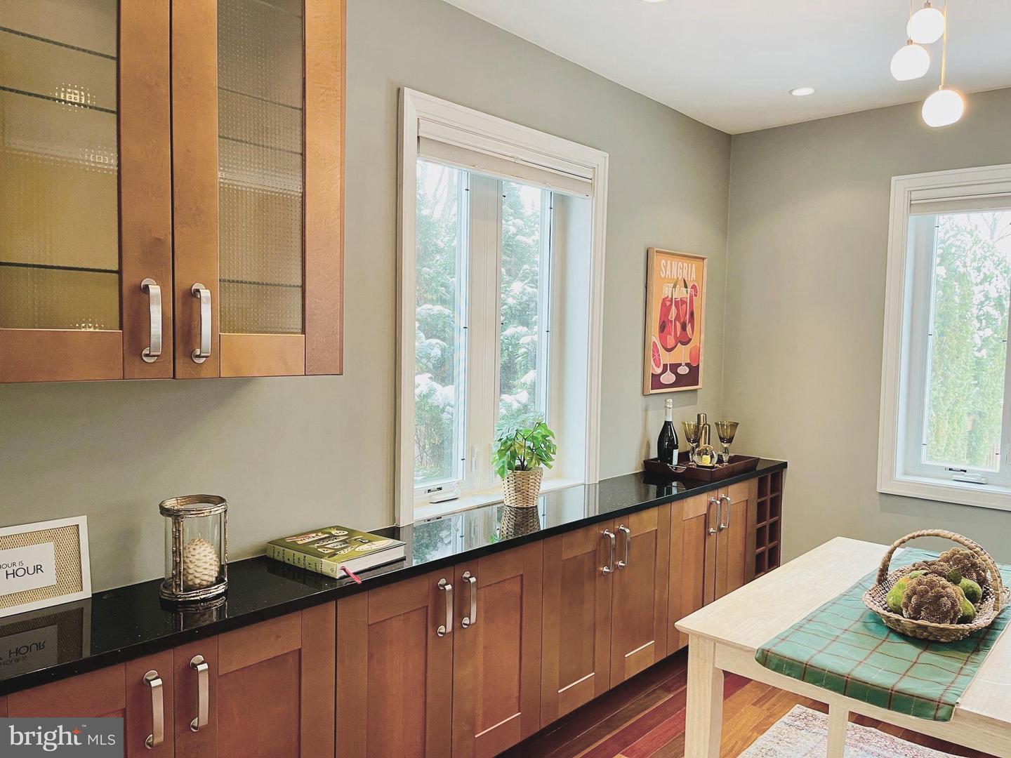 5-A CUSTIS AVE E, ALEXANDRIA, Virginia 22301, 3 Bedrooms Bedrooms, ,2 BathroomsBathrooms,Residential,For sale,5-A CUSTIS AVE E,VAAX2051080 MLS # VAAX2051080