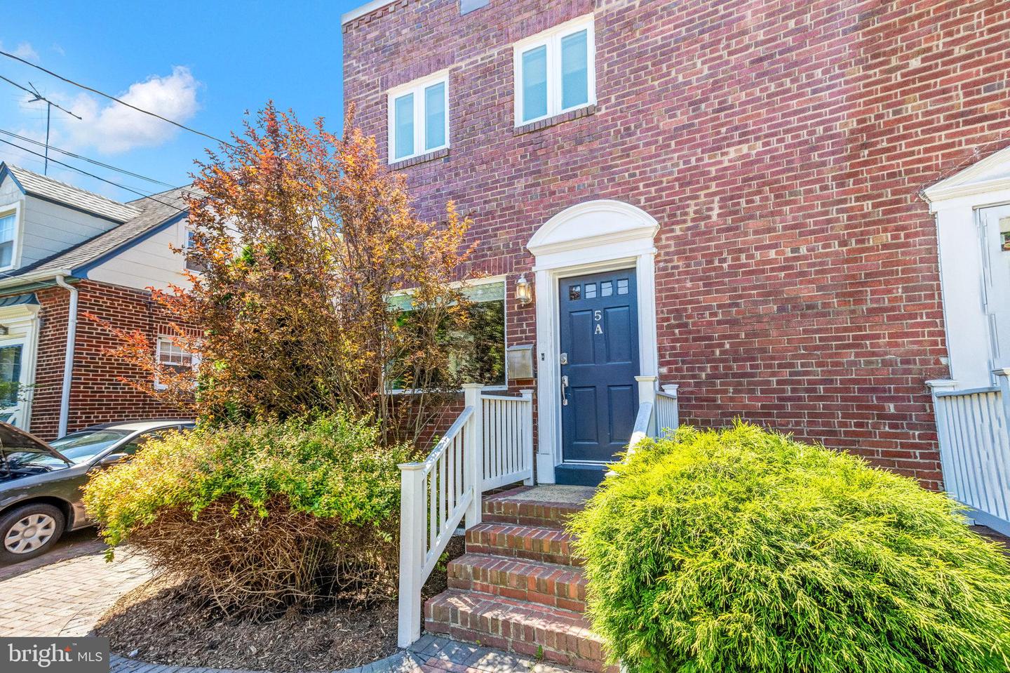5-A CUSTIS AVE E, ALEXANDRIA, Virginia 22301, 3 Bedrooms Bedrooms, ,2 BathroomsBathrooms,Residential,For sale,5-A CUSTIS AVE E,VAAX2051080 MLS # VAAX2051080