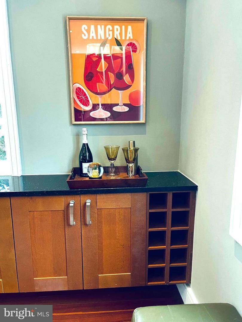 5-A CUSTIS AVE E, ALEXANDRIA, Virginia 22301, 3 Bedrooms Bedrooms, ,2 BathroomsBathrooms,Residential,For sale,5-A CUSTIS AVE E,VAAX2051080 MLS # VAAX2051080