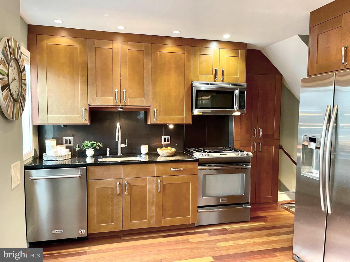 5-A CUSTIS AVE E, ALEXANDRIA, Virginia 22301, 3 Bedrooms Bedrooms, ,2 BathroomsBathrooms,Residential,For sale,5-A CUSTIS AVE E,VAAX2051080 MLS # VAAX2051080