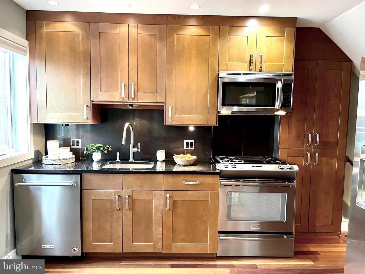 5-A CUSTIS AVE E, ALEXANDRIA, Virginia 22301, 3 Bedrooms Bedrooms, ,2 BathroomsBathrooms,Residential,For sale,5-A CUSTIS AVE E,VAAX2051080 MLS # VAAX2051080