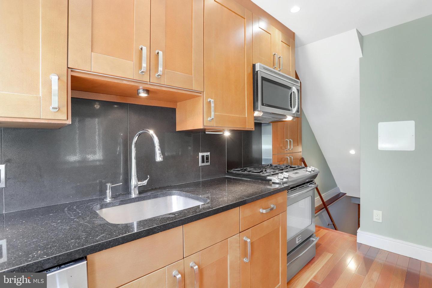 5-A CUSTIS AVE E, ALEXANDRIA, Virginia 22301, 3 Bedrooms Bedrooms, ,2 BathroomsBathrooms,Residential,For sale,5-A CUSTIS AVE E,VAAX2051080 MLS # VAAX2051080