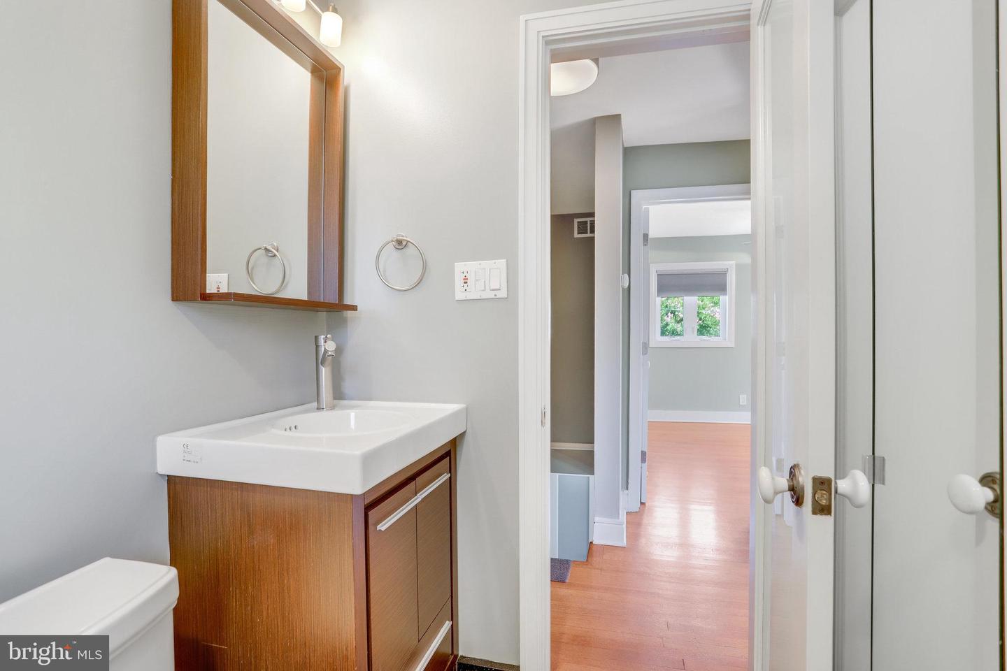 5-A CUSTIS AVE E, ALEXANDRIA, Virginia 22301, 3 Bedrooms Bedrooms, ,2 BathroomsBathrooms,Residential,For sale,5-A CUSTIS AVE E,VAAX2051080 MLS # VAAX2051080