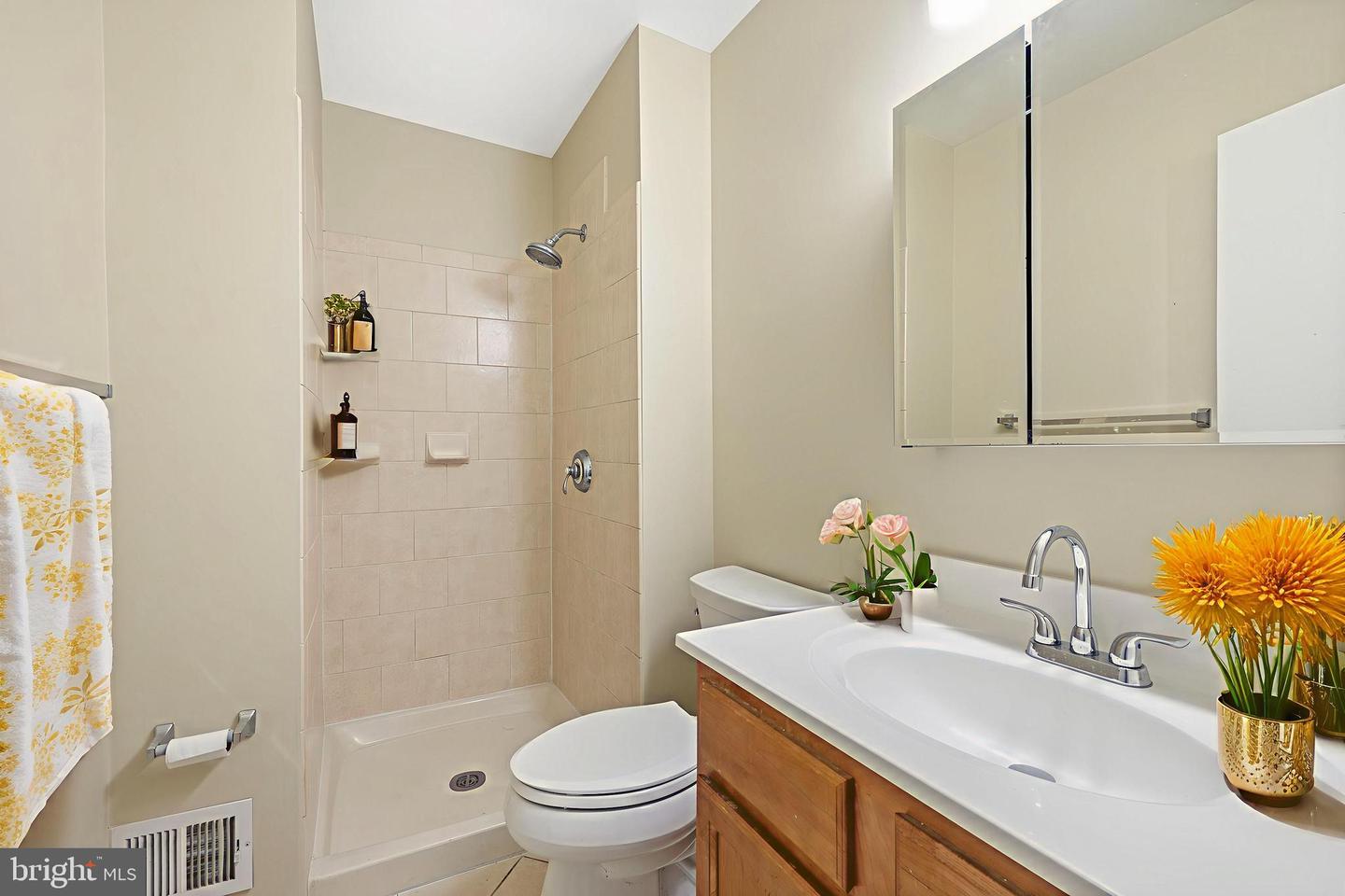 9954 WOOD WREN CT, FAIRFAX, Virginia 22032, 3 Bedrooms Bedrooms, ,2 BathroomsBathrooms,Residential,For sale,9954 WOOD WREN CT,VAFX2276252 MLS # VAFX2276252