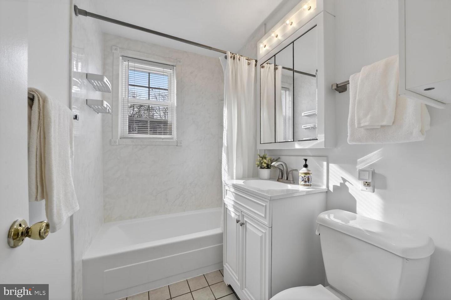 4617 28TH RD S #B, ARLINGTON, Virginia 22206, 2 Bedrooms Bedrooms, ,1 BathroomBathrooms,Residential,For sale,4617 28TH RD S #B,VAAR2065534 MLS # VAAR2065534