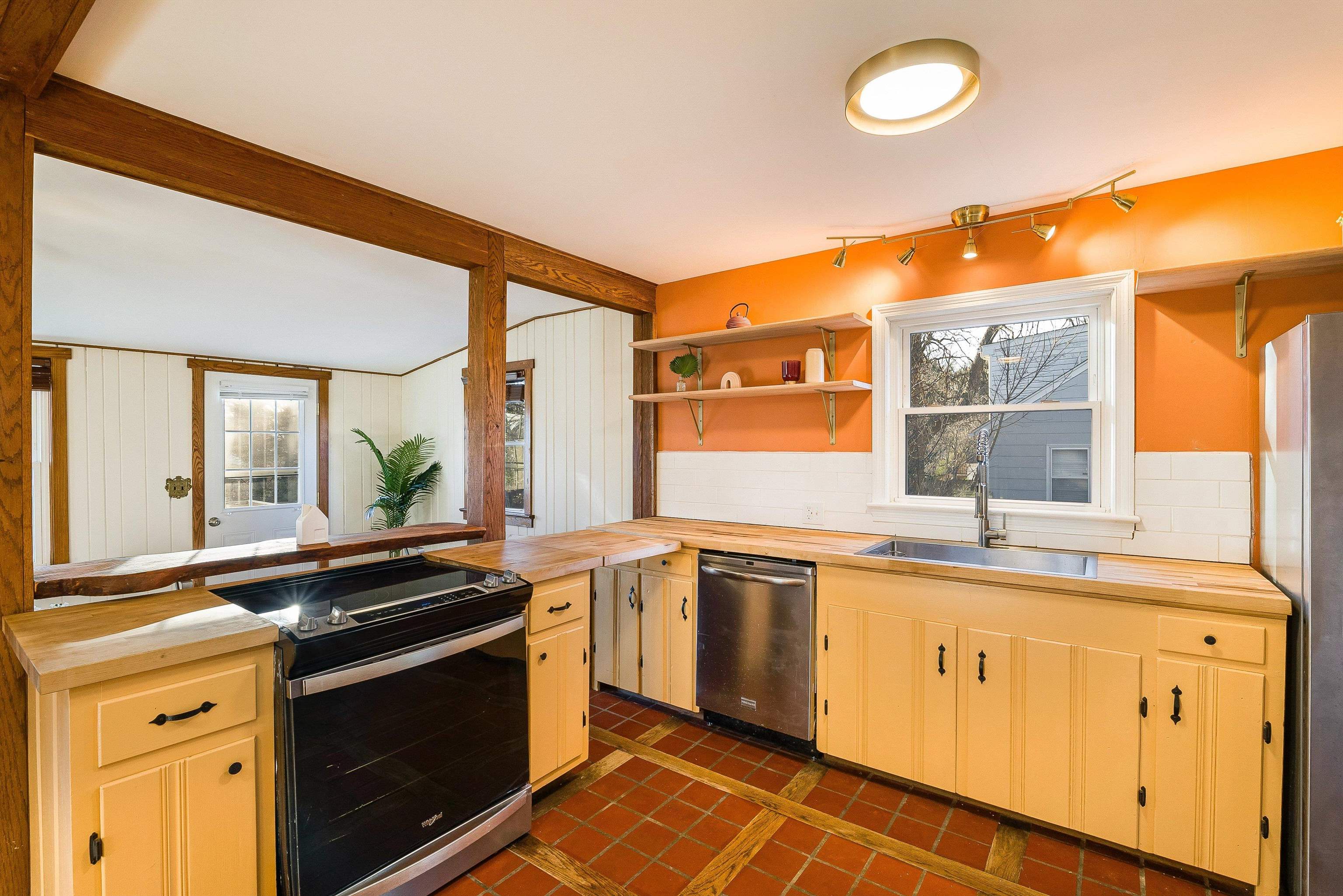 2228 MT VERNON ST, WAYNESBORO, Virginia 22980, 3 Bedrooms Bedrooms, ,1 BathroomBathrooms,Residential,2228 MT VERNON ST,671615 MLS # 671615 2228 MT VERNON ST, WAYNESBORO, Virginia 22980, 3 Bedrooms Bedrooms, ,1 BathroomBathrooms,Residential,2228 MT VERNON ST,671615 MLS # 671615