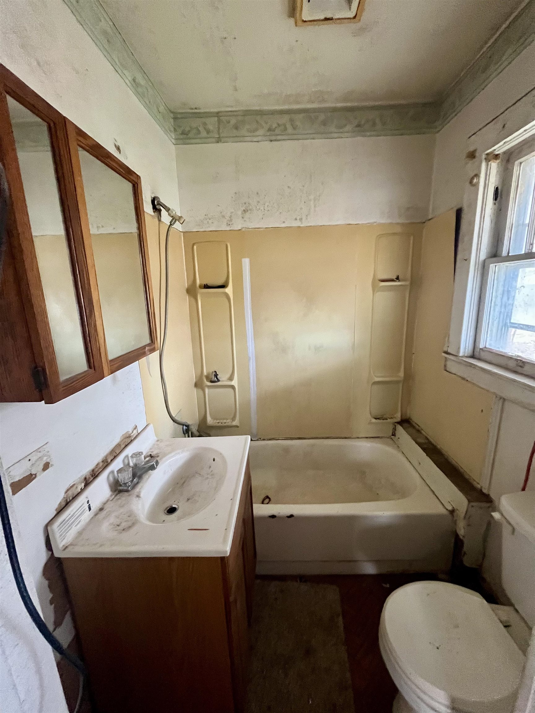 513 N BATH AVE, WAYNESBORO, Virginia 22980, 2 Bedrooms Bedrooms, ,1 BathroomBathrooms,Residential,513 N BATH AVE,671623 MLS # 671623 513 N BATH AVE, WAYNESBORO, Virginia 22980, 2 Bedrooms Bedrooms, ,1 BathroomBathrooms,Residential,513 N BATH AVE,671623 MLS # 671623