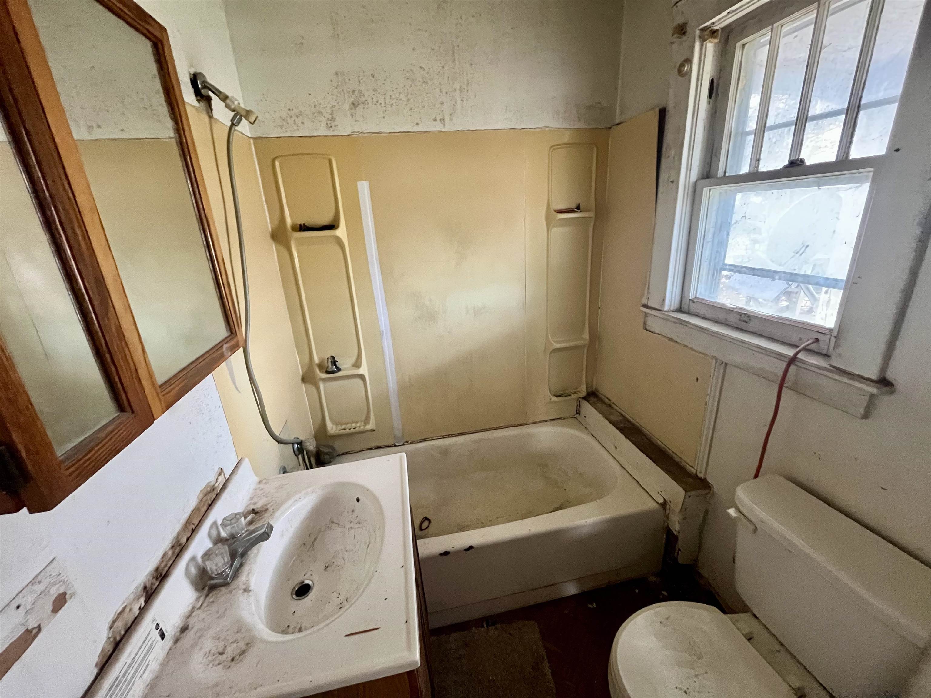 513 N BATH AVE, WAYNESBORO, Virginia 22980, 2 Bedrooms Bedrooms, ,1 BathroomBathrooms,Residential,513 N BATH AVE,671623 MLS # 671623 513 N BATH AVE, WAYNESBORO, Virginia 22980, 2 Bedrooms Bedrooms, ,1 BathroomBathrooms,Residential,513 N BATH AVE,671623 MLS # 671623