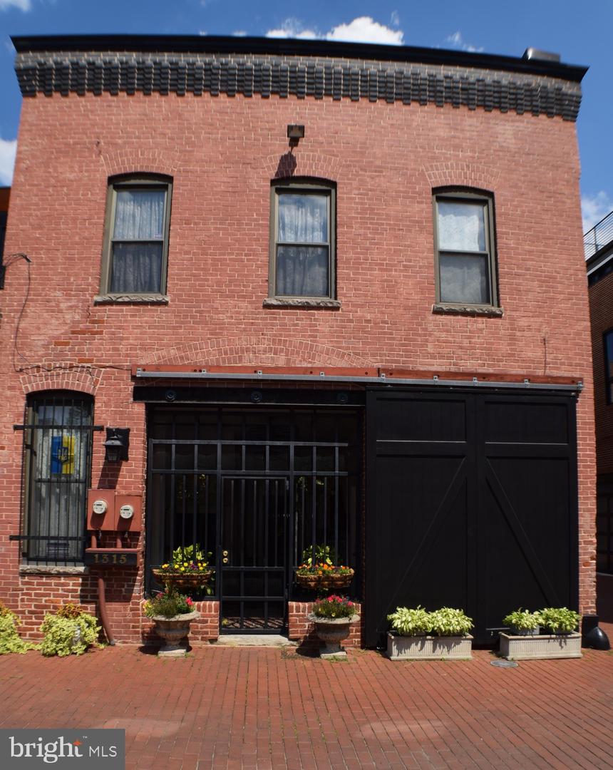 1315 NAYLOR CT NW, WASHINGTON, District Of Columbia 20001, 2 Bedrooms Bedrooms, ,2 BathroomsBathrooms,Residential,For sale,1315 NAYLOR CT NW,DCDC2230980 MLS # DCDC2230980 1315 NAYLOR CT NW, WASHINGTON, District Of Columbia 20001, 2 Bedrooms Bedrooms, ,2 BathroomsBathrooms,Residential,For sale,1315 NAYLOR CT NW,DCDC2230980 MLS # DCDC2230980