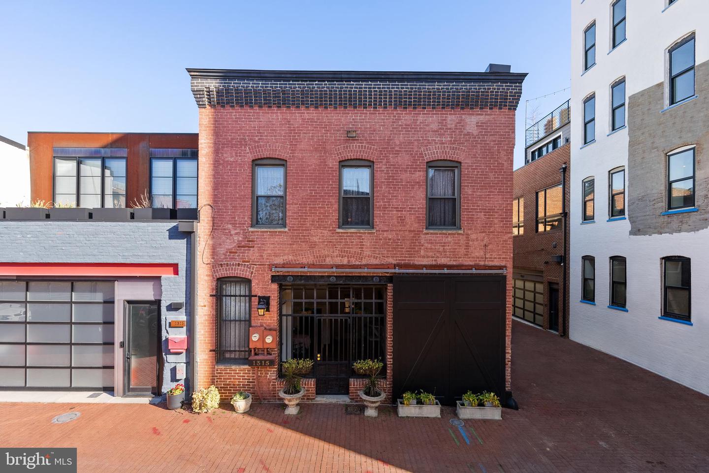 1315 NAYLOR CT NW, WASHINGTON, District Of Columbia 20001, 2 Bedrooms Bedrooms, ,2 BathroomsBathrooms,Residential,For sale,1315 NAYLOR CT NW,DCDC2230980 MLS # DCDC2230980