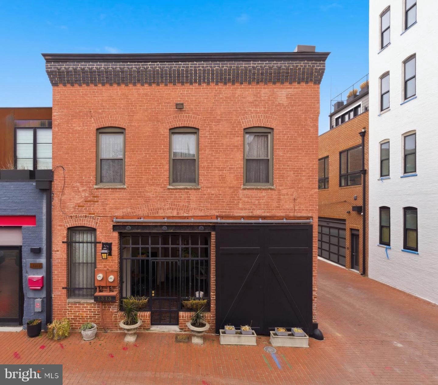 1315 NAYLOR CT NW, WASHINGTON, District Of Columbia 20001, 2 Bedrooms Bedrooms, ,2 BathroomsBathrooms,Residential,For sale,1315 NAYLOR CT NW,DCDC2230980 MLS # DCDC2230980