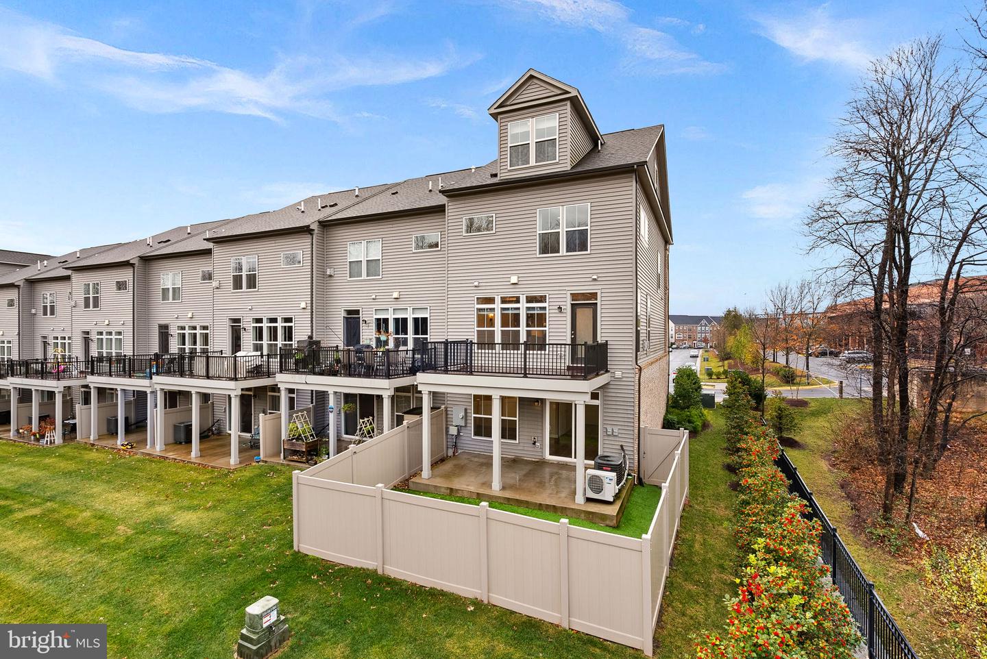 5159 RIDGEVIEW RETREAT DR, CHANTILLY, Virginia 20151, 3 Bedrooms Bedrooms, ,2 BathroomsBathrooms,Residential,For sale,5159 RIDGEVIEW RETREAT DR,VAFX2278494 MLS # VAFX2278494 5159 RIDGEVIEW RETREAT DR, CHANTILLY, Virginia 20151, 3 Bedrooms Bedrooms, ,2 BathroomsBathrooms,Residential,For sale,5159 RIDGEVIEW RETREAT DR,VAFX2278494 MLS # VAFX2278494