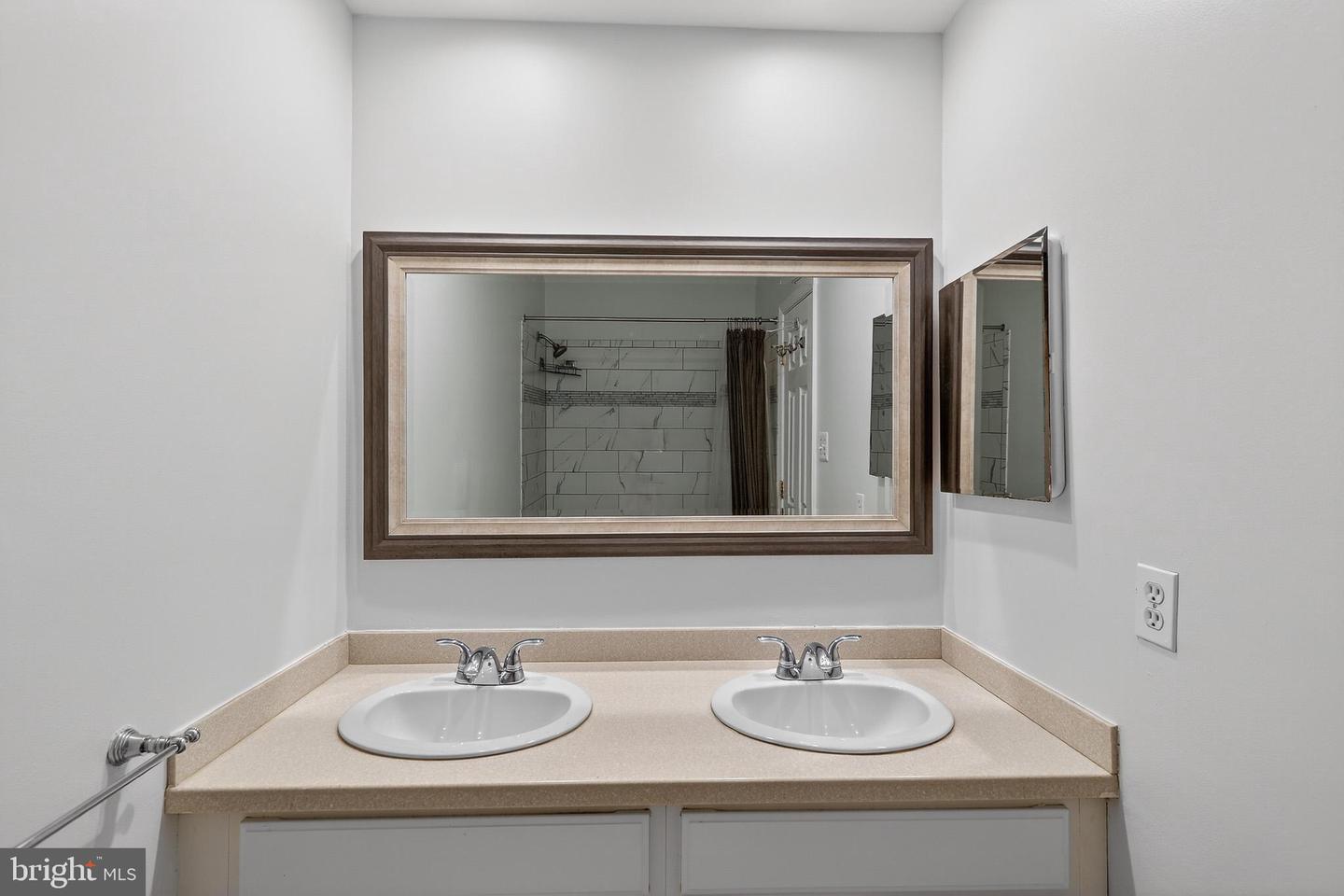 1857 HUNTER MILL RD, VIENNA, Virginia 22182, 4 Bedrooms Bedrooms, ,2 BathroomsBathrooms,Residential,For sale,1857 HUNTER MILL RD,VAFX2278606 MLS # VAFX2278606