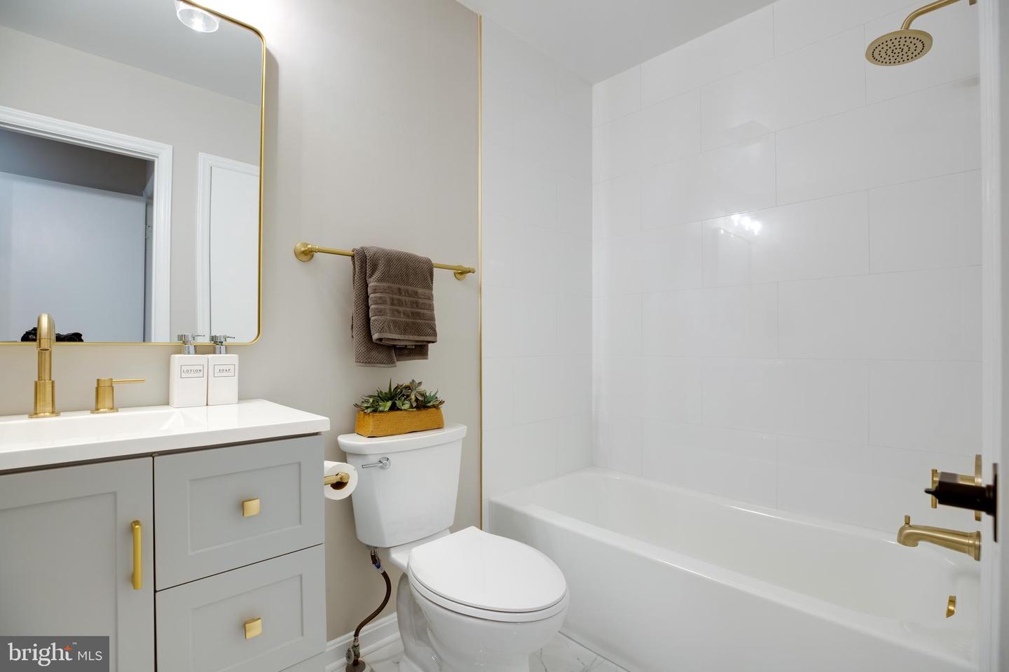 6080 DEER HILL CT, CENTREVILLE, Virginia 20121, 2 Bedrooms Bedrooms, ,1 BathroomBathrooms,Residential,For sale,6080 DEER HILL CT,VAFX2279006 MLS # VAFX2279006