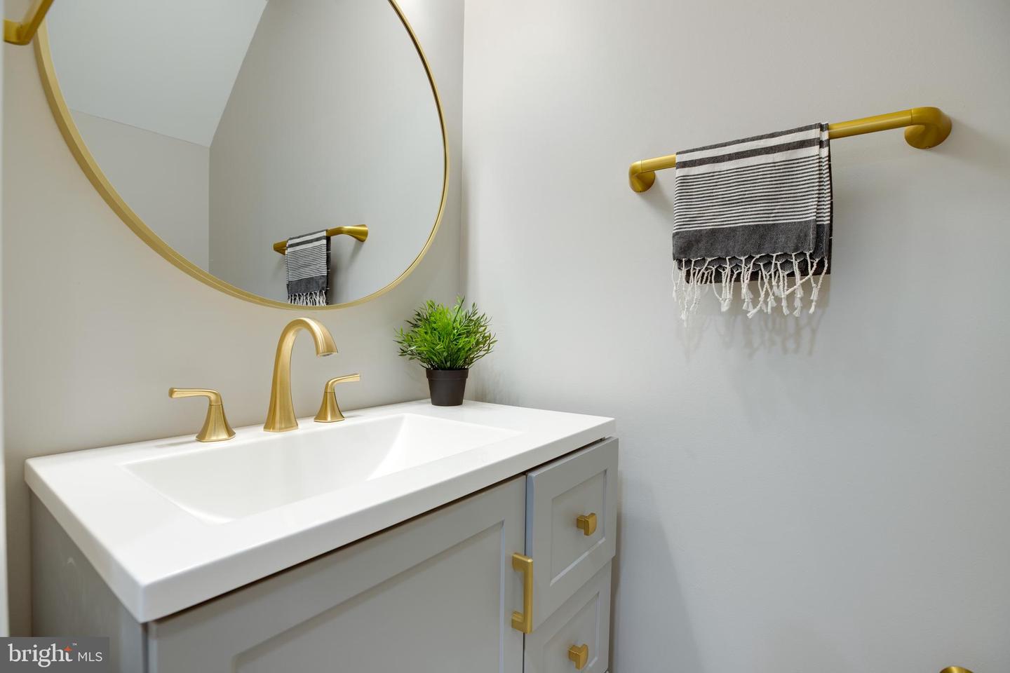 6080 DEER HILL CT, CENTREVILLE, Virginia 20121, 2 Bedrooms Bedrooms, ,1 BathroomBathrooms,Residential,For sale,6080 DEER HILL CT,VAFX2279006 MLS # VAFX2279006