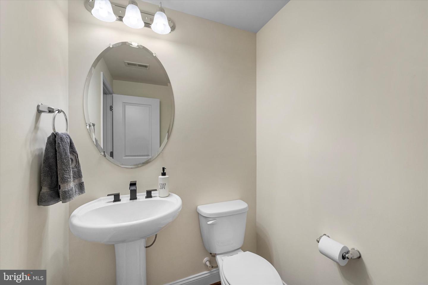 2033 ALDER LN, DUMFRIES, Virginia 22026, 3 Bedrooms Bedrooms, ,2 BathroomsBathrooms,Residential,For sale,2033 ALDER LN,VAPW2107818 MLS # VAPW2107818