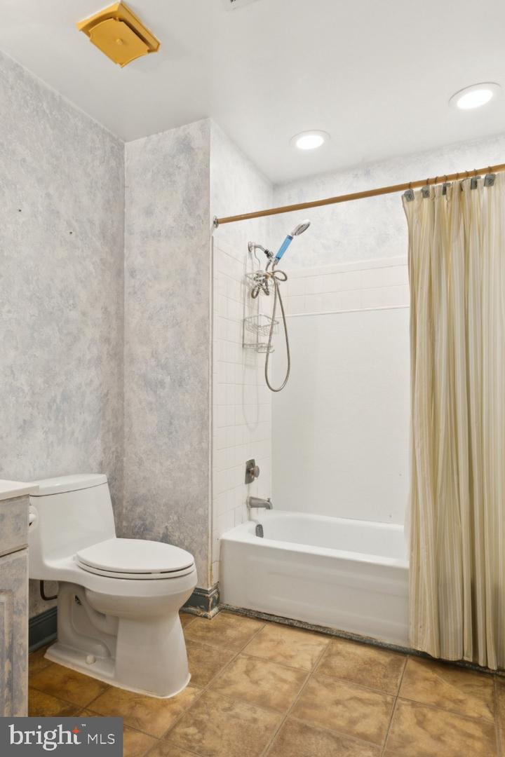 3406 LYRAC ST, OAKTON, Virginia 22124, 4 Bedrooms Bedrooms, ,3 BathroomsBathrooms,Residential,For sale,3406 LYRAC ST,VAFX2279354 MLS # VAFX2279354