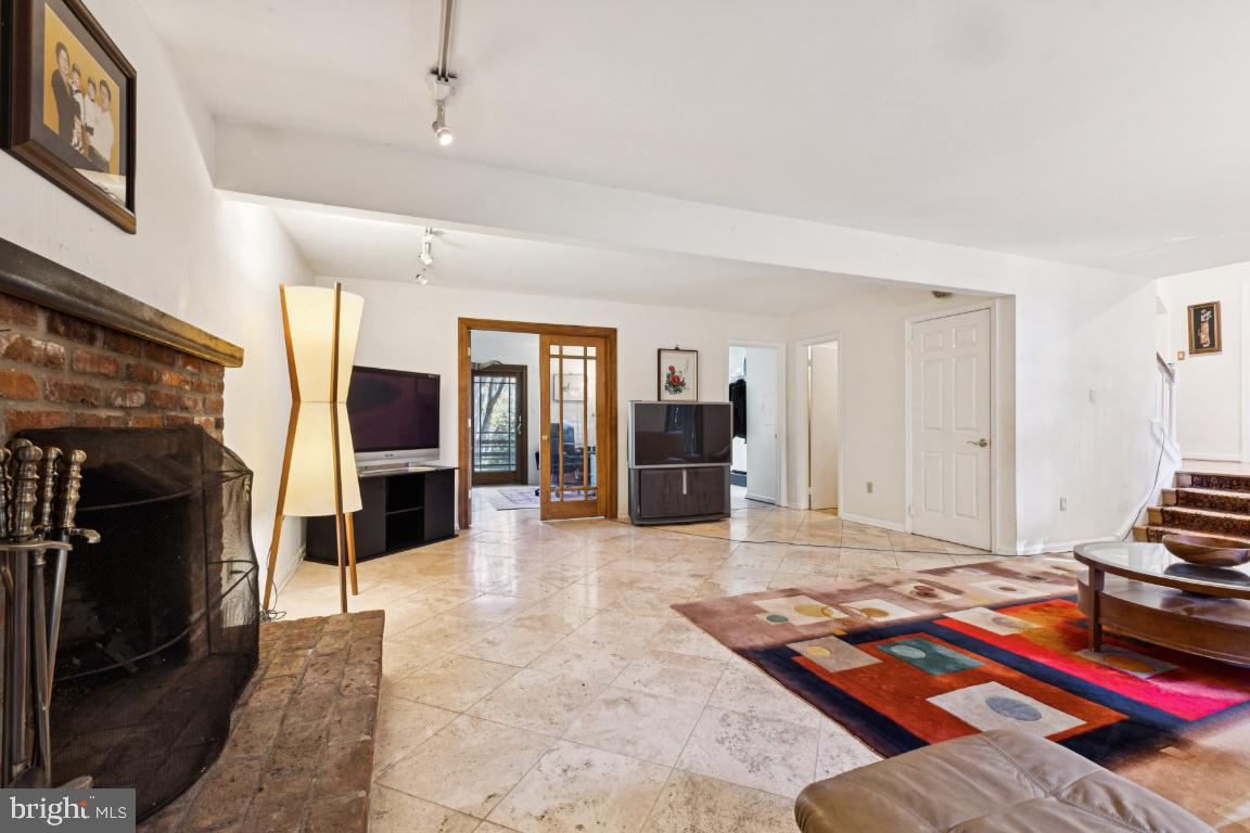 3406 LYRAC ST, OAKTON, Virginia 22124, 4 Bedrooms Bedrooms, ,3 BathroomsBathrooms,Residential,For sale,3406 LYRAC ST,VAFX2279354 MLS # VAFX2279354