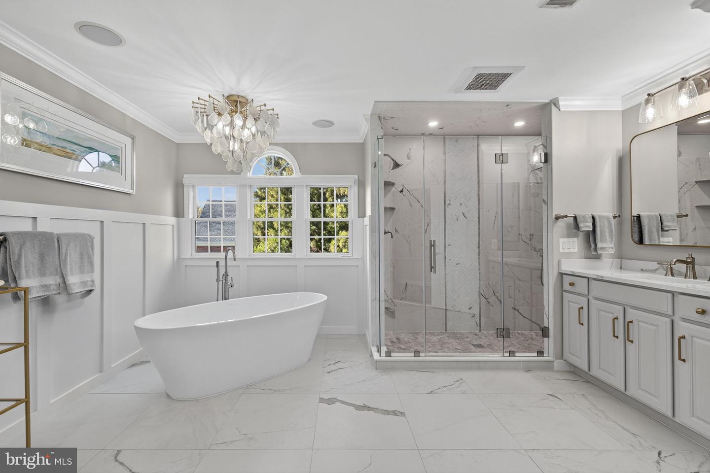 12802 HOLLY GROVE CT, FAIRFAX, Virginia 22033, 5 Bedrooms Bedrooms, ,4 BathroomsBathrooms,Residential,For sale,12802 HOLLY GROVE CT,VAFX2279516 MLS # VAFX2279516