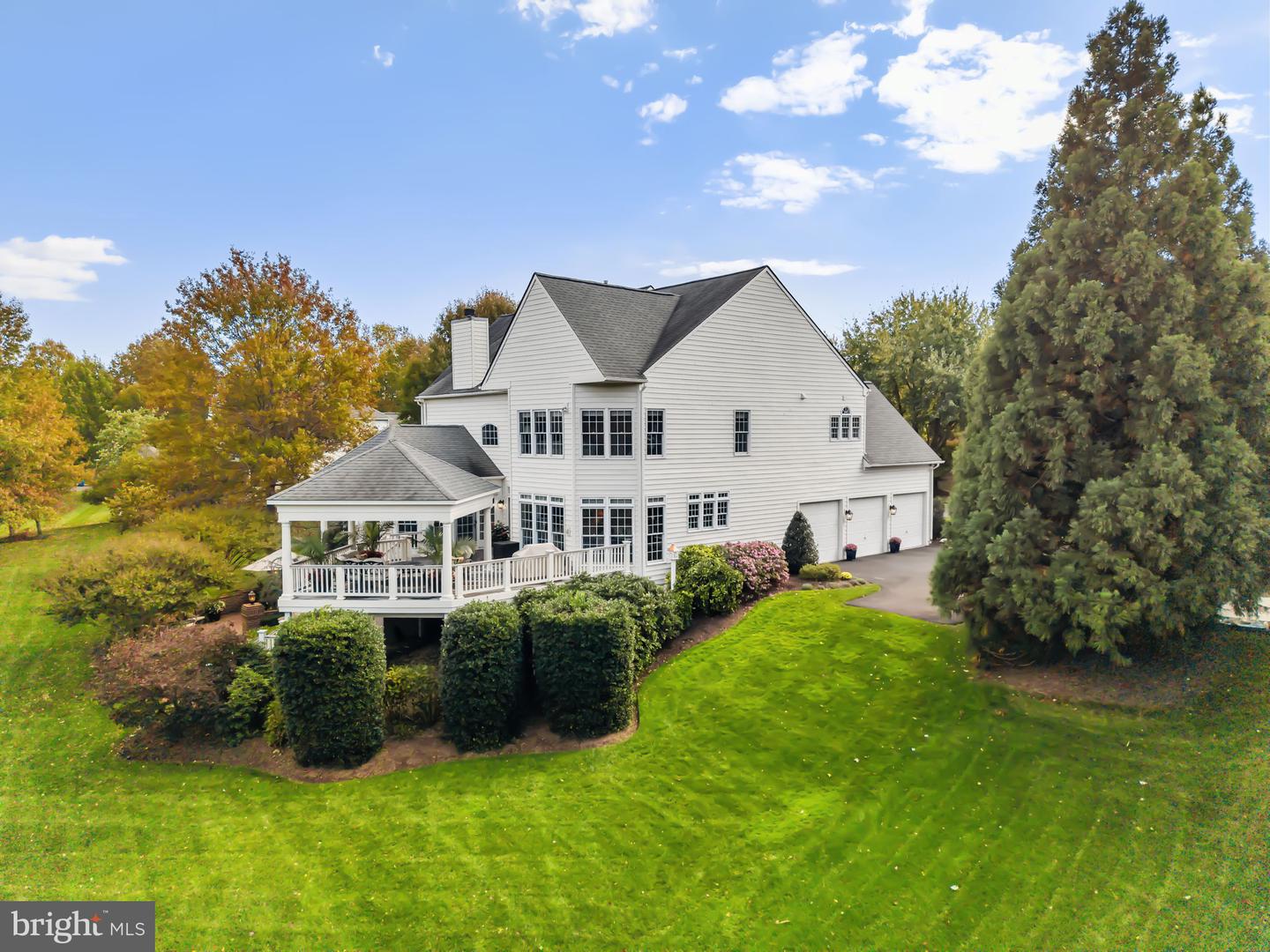 12802 HOLLY GROVE CT, FAIRFAX, Virginia 22033, 5 Bedrooms Bedrooms, ,4 BathroomsBathrooms,Residential,For sale,12802 HOLLY GROVE CT,VAFX2279516 MLS # VAFX2279516