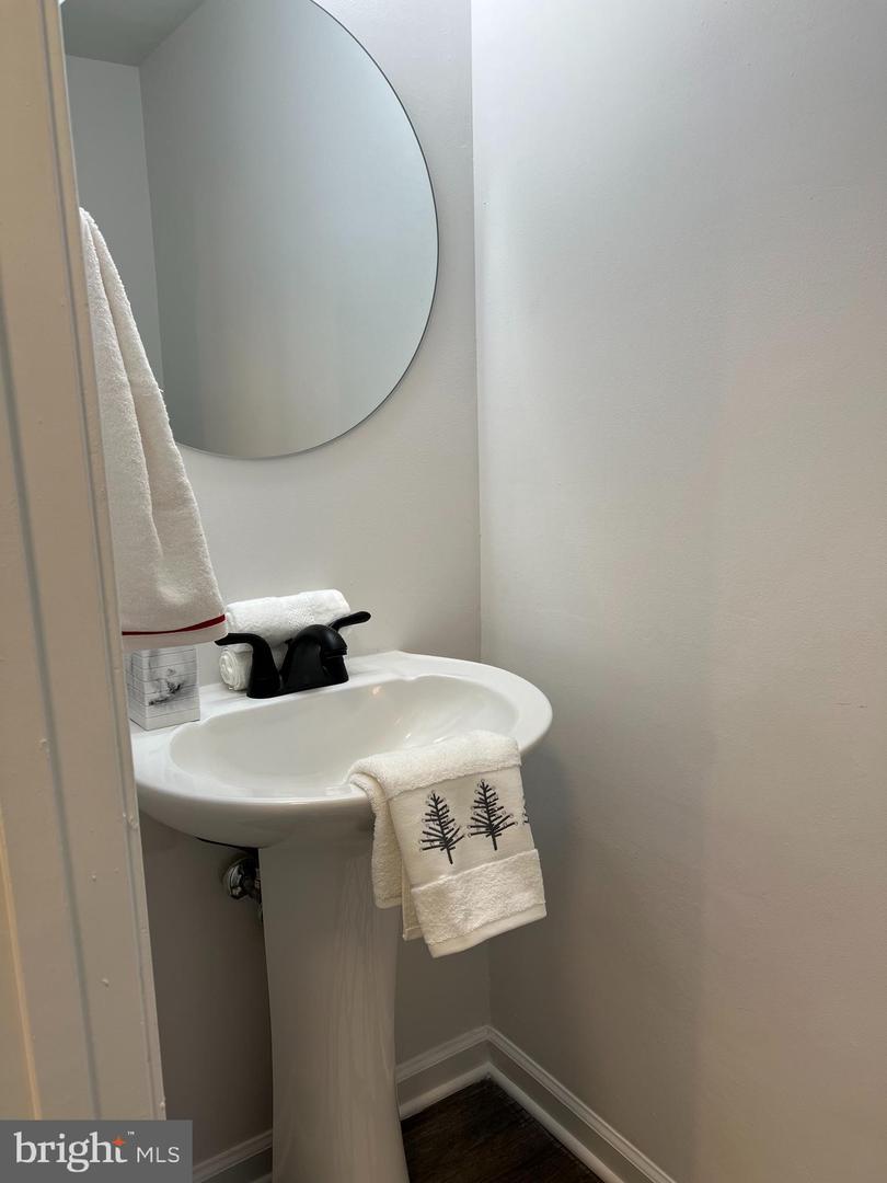 1546 SCANDIA CIR, RESTON, Virginia 20190, 4 Bedrooms Bedrooms, ,2 BathroomsBathrooms,Residential,For sale,1546 SCANDIA CIR,VAFX2279768 MLS # VAFX2279768