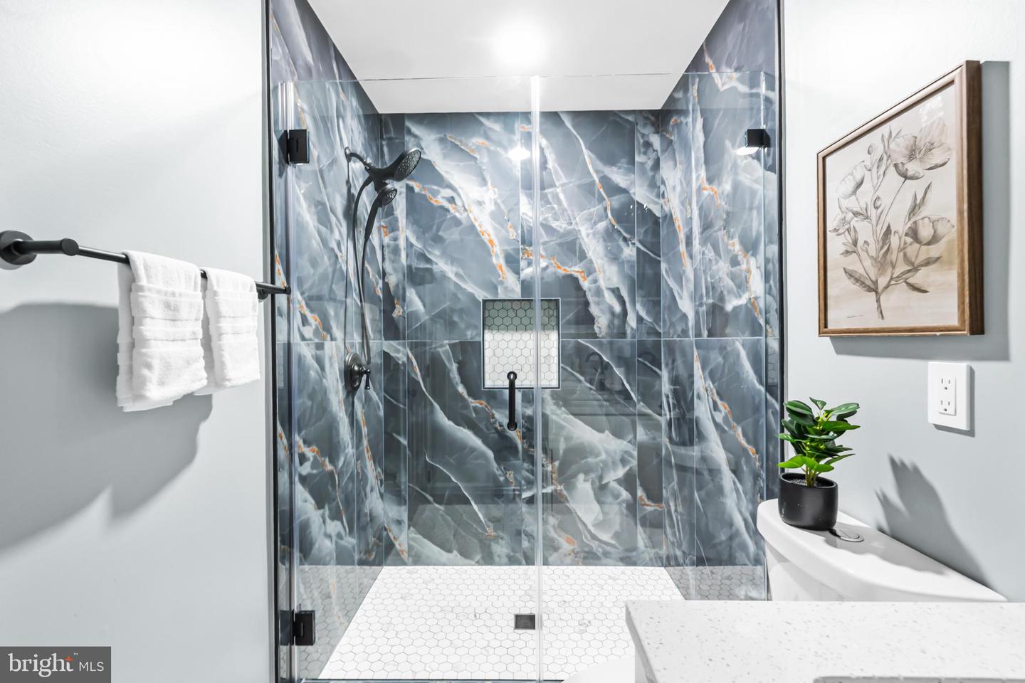 6208 LES DORSON LN, ALEXANDRIA, Virginia 22315, 3 Bedrooms Bedrooms, ,2 BathroomsBathrooms,Residential,For sale,6208 LES DORSON LN,VAFX2280226 MLS # VAFX2280226