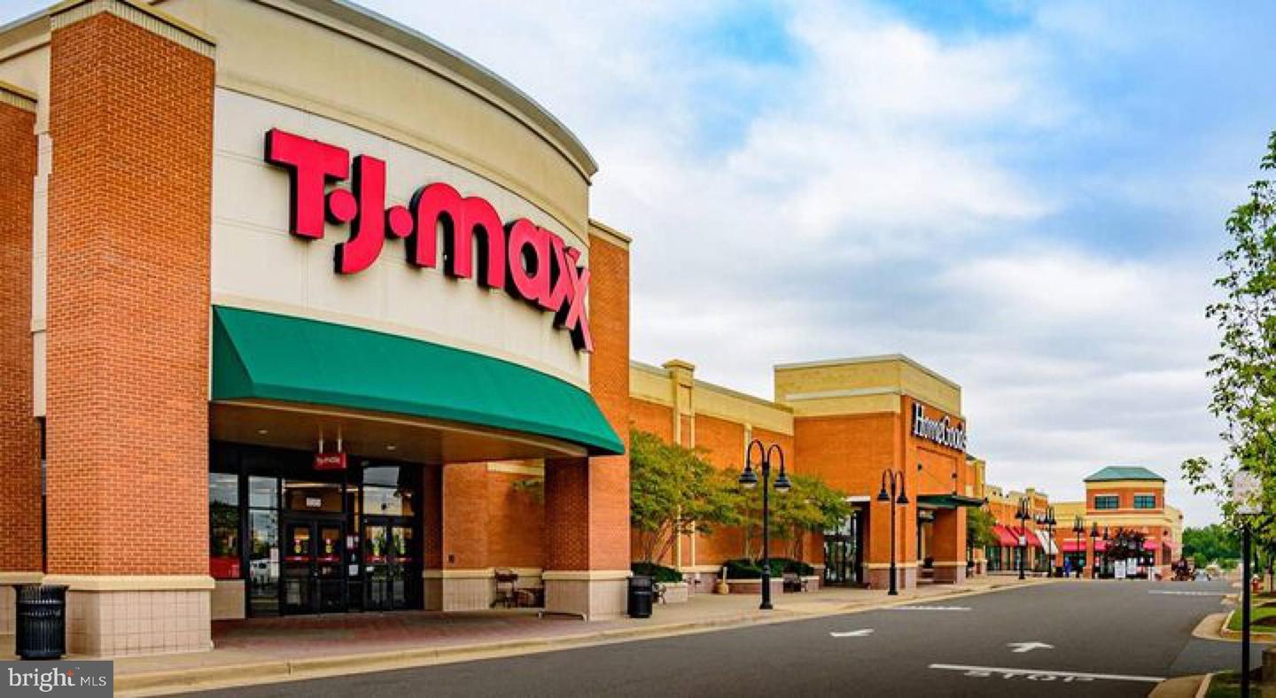 6208 LES DORSON LN, ALEXANDRIA, Virginia 22315, 3 Bedrooms Bedrooms, ,2 BathroomsBathrooms,Residential,For sale,6208 LES DORSON LN,VAFX2280226 MLS # VAFX2280226