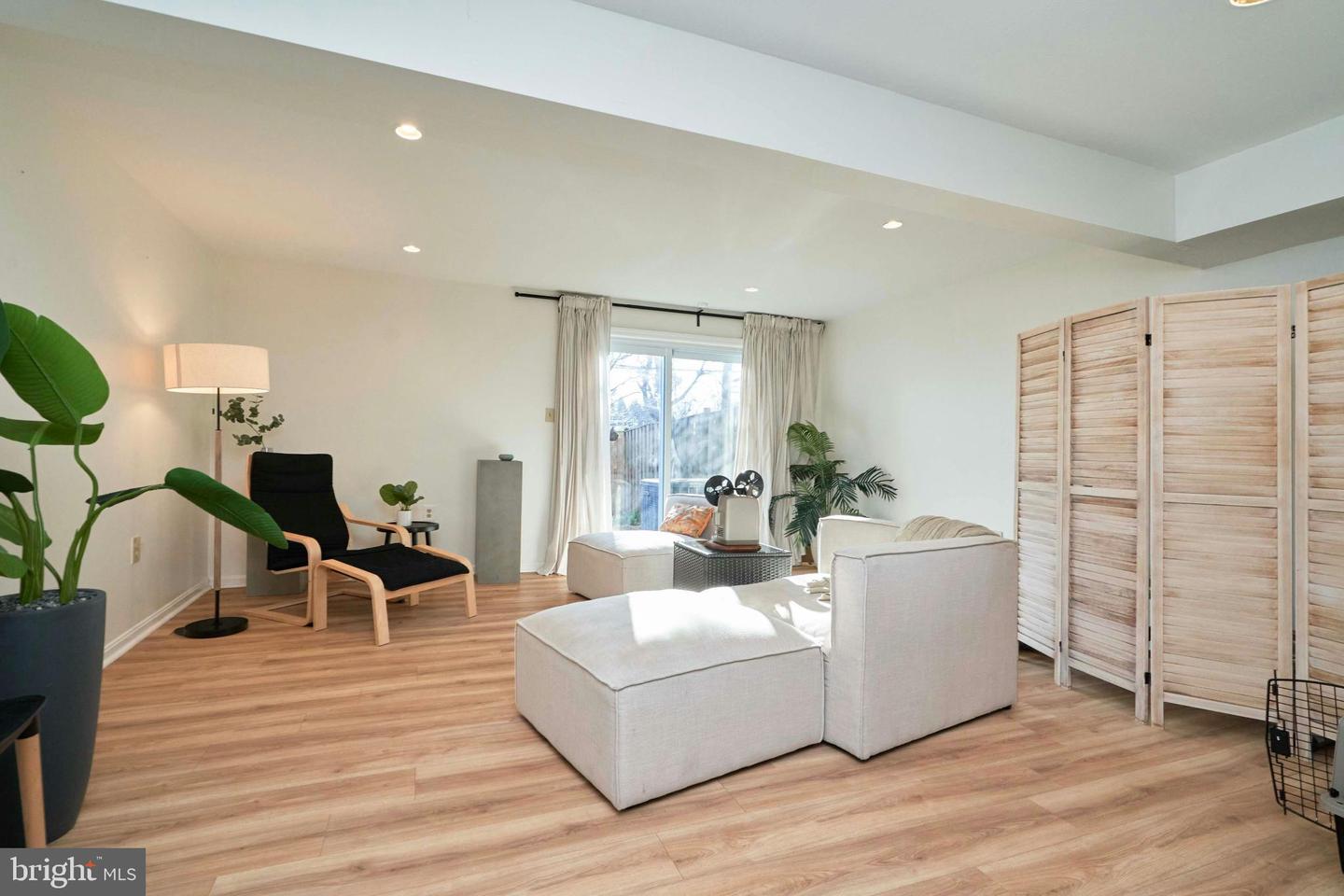 6617 MEDINAH LN, ALEXANDRIA, Virginia 22312, 3 Bedrooms Bedrooms, 11 Rooms Rooms,2 BathroomsBathrooms,Residential,For sale,6617 MEDINAH LN,VAFX2280232 MLS # VAFX2280232