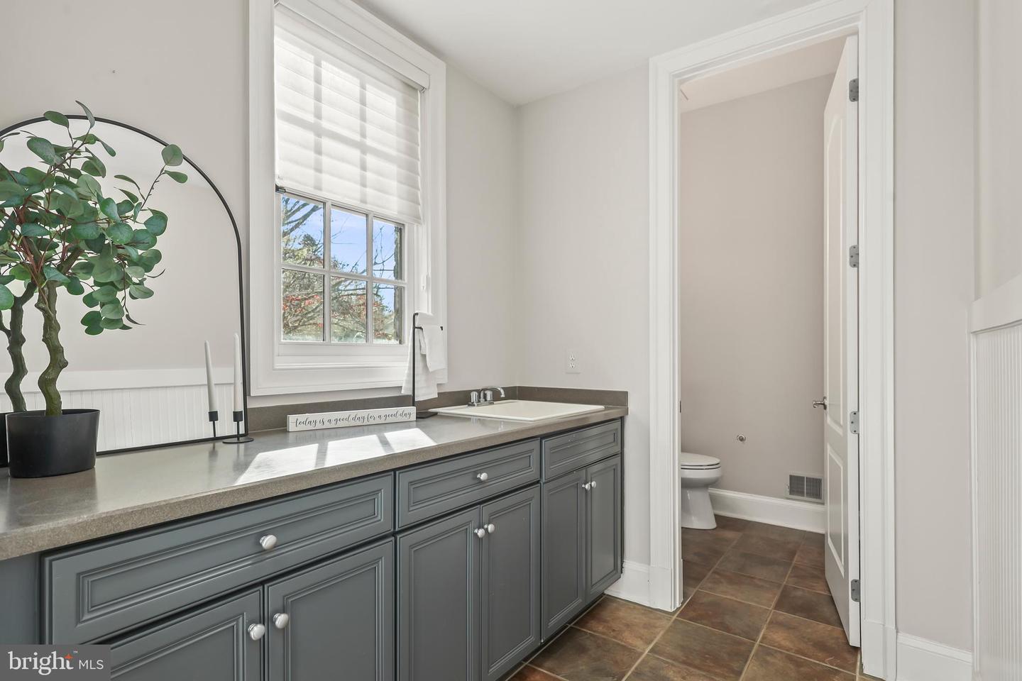 8340 SPRINGHAVEN GARDEN LN, MCLEAN, Virginia 22102, 5 Bedrooms Bedrooms, ,6 BathroomsBathrooms,Residential,For sale,8340 SPRINGHAVEN GARDEN LN,VAFX2280246 MLS # VAFX2280246