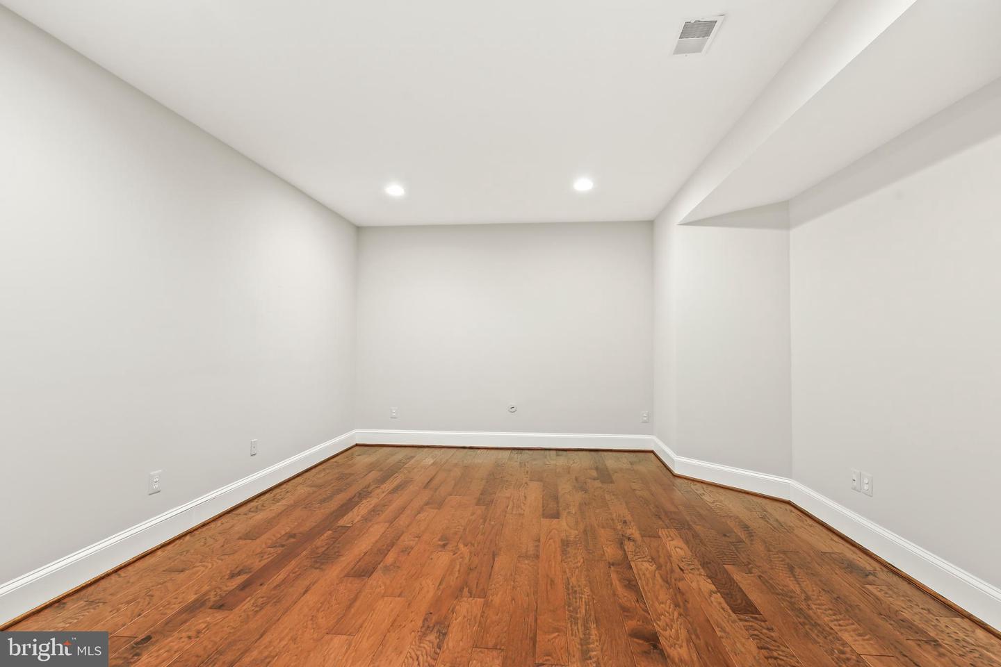 8340 SPRINGHAVEN GARDEN LN, MCLEAN, Virginia 22102, 5 Bedrooms Bedrooms, ,6 BathroomsBathrooms,Residential,For sale,8340 SPRINGHAVEN GARDEN LN,VAFX2280246 MLS # VAFX2280246