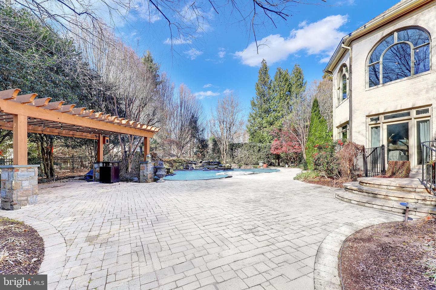 8340 SPRINGHAVEN GARDEN LN, MCLEAN, Virginia 22102, 5 Bedrooms Bedrooms, ,6 BathroomsBathrooms,Residential,For sale,8340 SPRINGHAVEN GARDEN LN,VAFX2280246 MLS # VAFX2280246