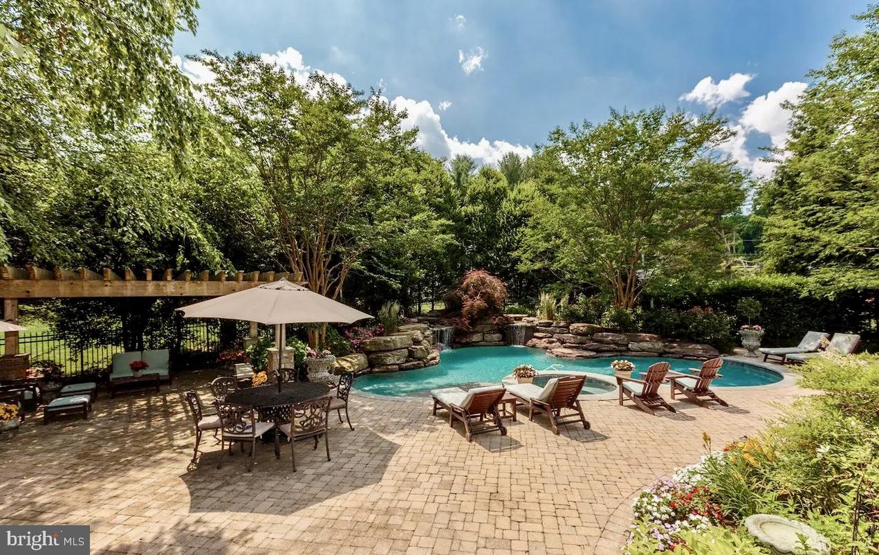 8340 SPRINGHAVEN GARDEN LN, MCLEAN, Virginia 22102, 5 Bedrooms Bedrooms, ,6 BathroomsBathrooms,Residential,For sale,8340 SPRINGHAVEN GARDEN LN,VAFX2280246 MLS # VAFX2280246