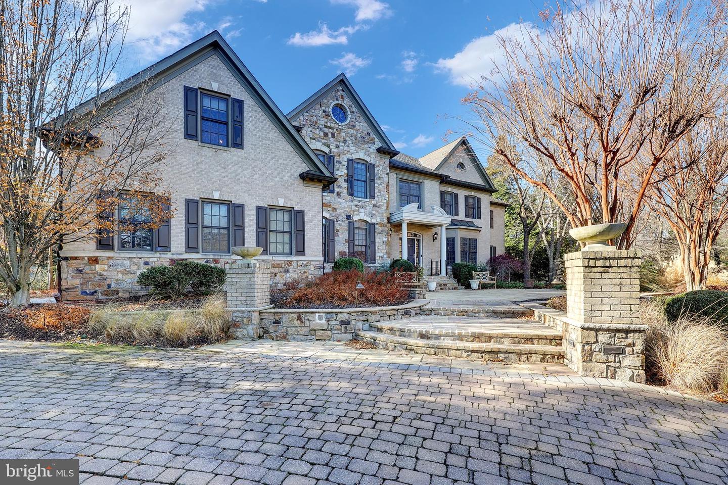 8340 SPRINGHAVEN GARDEN LN, MCLEAN, Virginia 22102, 5 Bedrooms Bedrooms, ,6 BathroomsBathrooms,Residential,For sale,8340 SPRINGHAVEN GARDEN LN,VAFX2280246 MLS # VAFX2280246