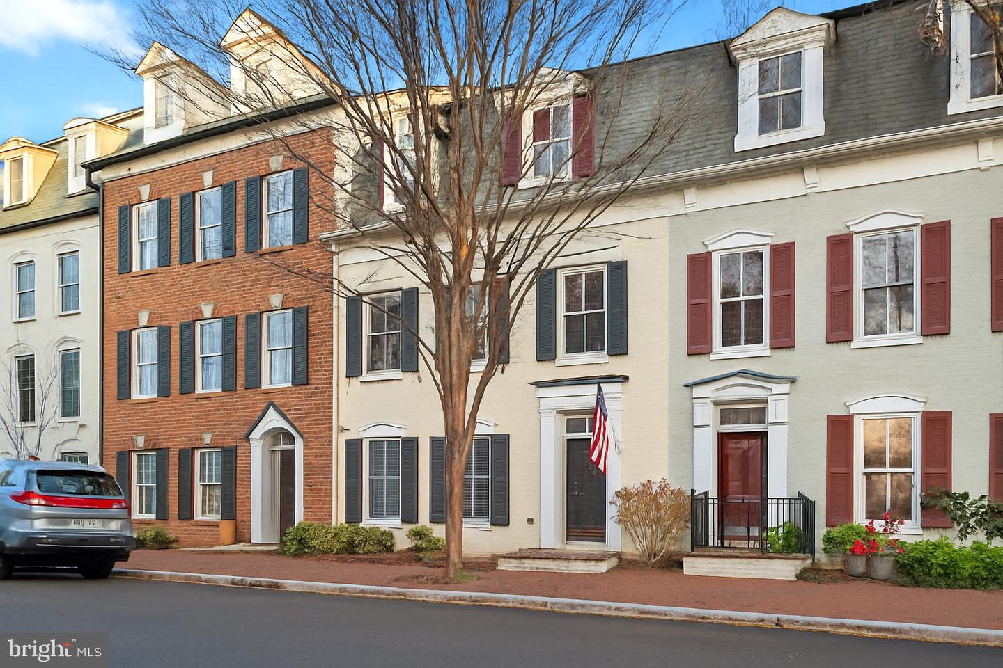 1815 POTOMAC GREENS DR, ALEXANDRIA, Virginia 22314, 4 Bedrooms Bedrooms, ,3 BathroomsBathrooms,Residential,For sale,1815 POTOMAC GREENS DR,VAAX2052000 MLS # VAAX2052000