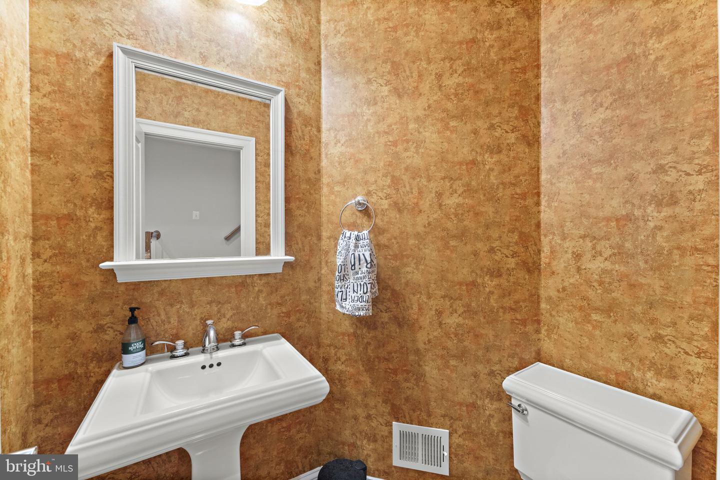 1815 POTOMAC GREENS DR, ALEXANDRIA, Virginia 22314, 4 Bedrooms Bedrooms, ,3 BathroomsBathrooms,Residential,For sale,1815 POTOMAC GREENS DR,VAAX2052000 MLS # VAAX2052000