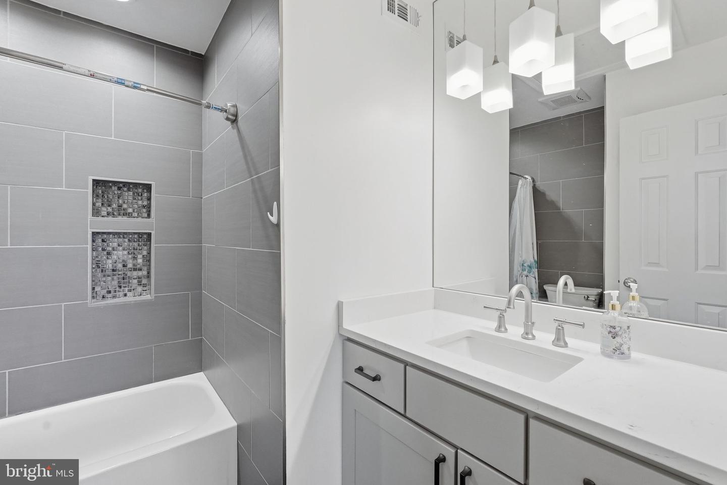 12325 FIELD LARK CT, FAIRFAX, Virginia 22033, 2 Bedrooms Bedrooms, ,2 BathroomsBathrooms,Residential,For sale,12325 FIELD LARK CT,VAFX2280342 MLS # VAFX2280342