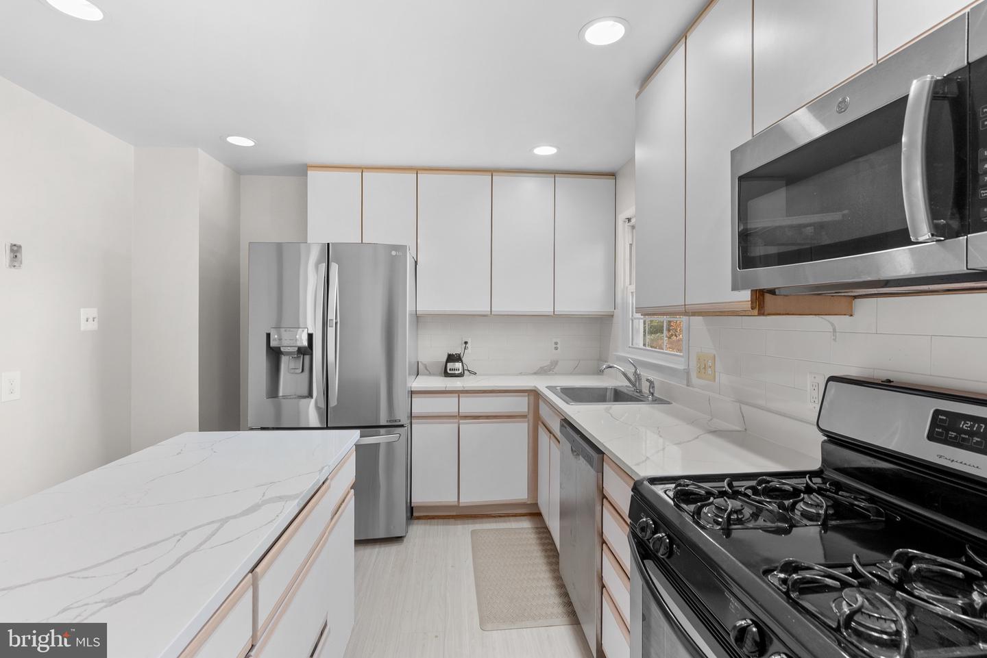 8600 KENTFORD DR, SPRINGFIELD, Virginia 22152, 4 Bedrooms Bedrooms, ,2 BathroomsBathrooms,Residential,For sale,8600 KENTFORD DR,VAFX2280376 MLS # VAFX2280376