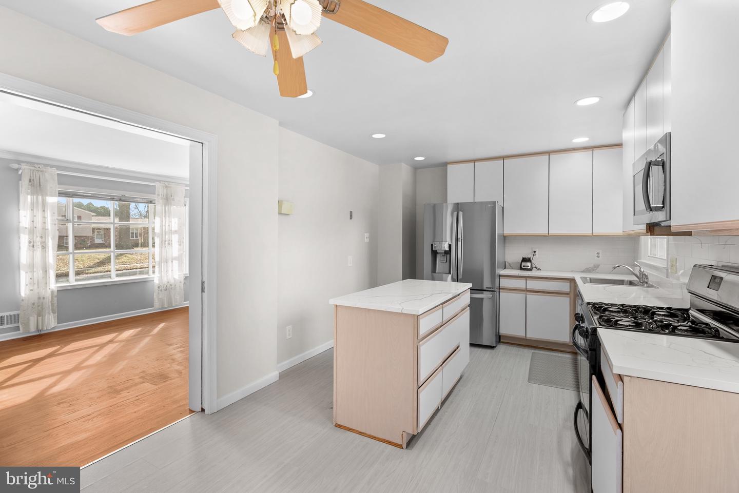 8600 KENTFORD DR, SPRINGFIELD, Virginia 22152, 4 Bedrooms Bedrooms, ,2 BathroomsBathrooms,Residential,For sale,8600 KENTFORD DR,VAFX2280376 MLS # VAFX2280376