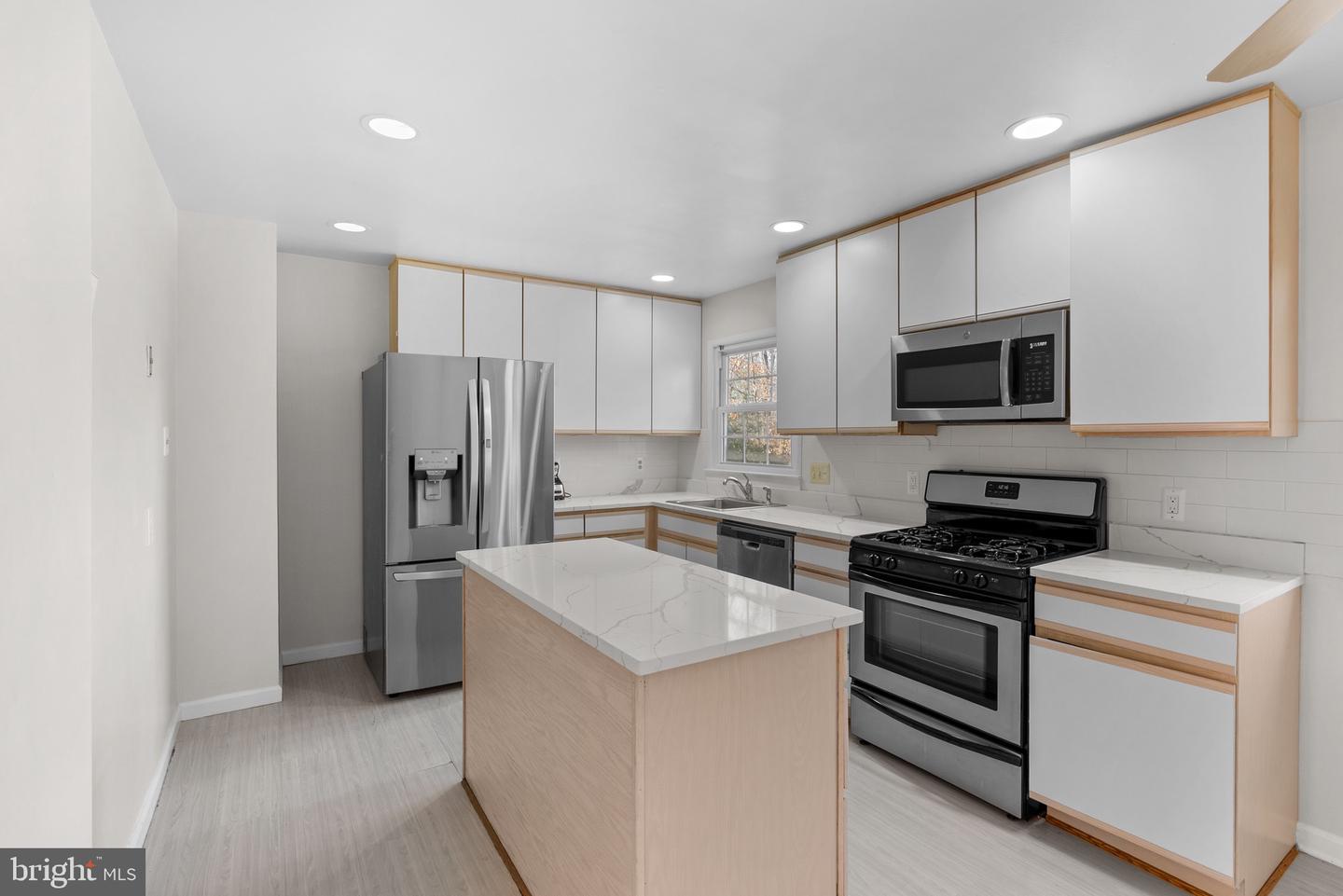 8600 KENTFORD DR, SPRINGFIELD, Virginia 22152, 4 Bedrooms Bedrooms, ,2 BathroomsBathrooms,Residential,For sale,8600 KENTFORD DR,VAFX2280376 MLS # VAFX2280376