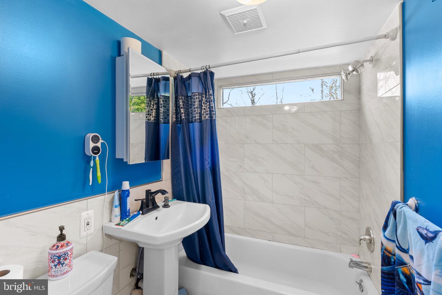 8600 KENTFORD DR, SPRINGFIELD, Virginia 22152, 4 Bedrooms Bedrooms, ,2 BathroomsBathrooms,Residential,For sale,8600 KENTFORD DR,VAFX2280376 MLS # VAFX2280376